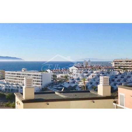 Sprzedaż - Nieruchomości - Dom piętrowy - Callao Salvaje 1