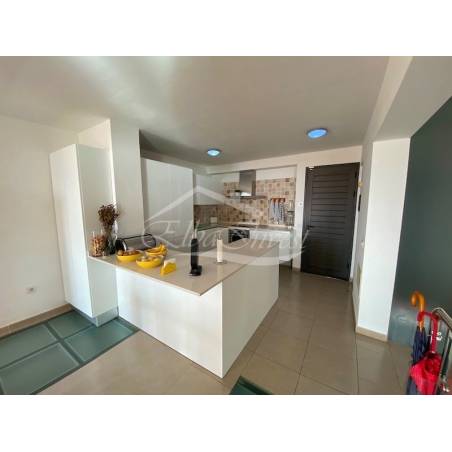 Sprzedaż - Nieruchomości - Dom piętrowy - Puerto Santiago 1