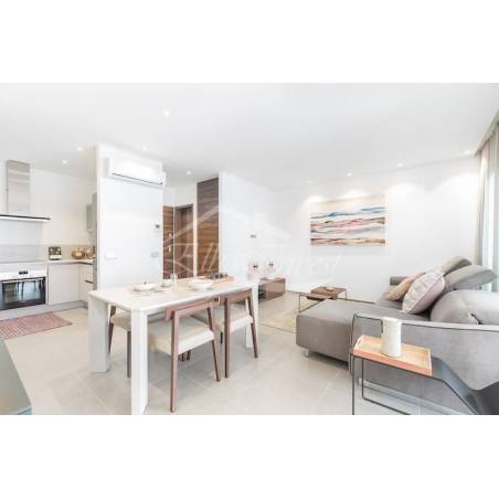 Sprzedaż - Nieruchomości - Dom piętrowy - El Palm Mar 1