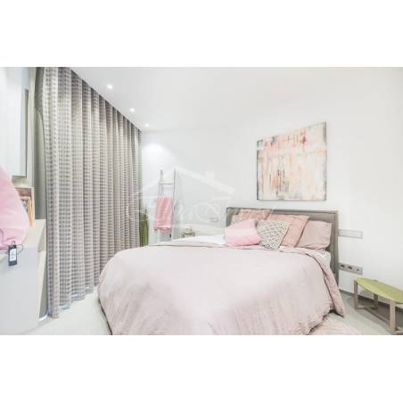 Sprzedaż - Nieruchomości - Dom piętrowy - El Palm Mar 1