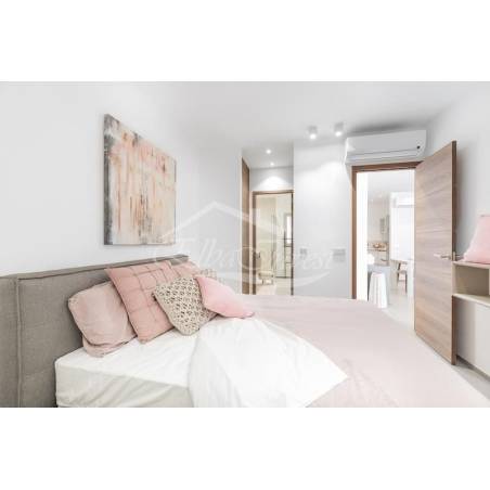 Sprzedaż - Nieruchomości - Dom piętrowy - El Palm Mar 1