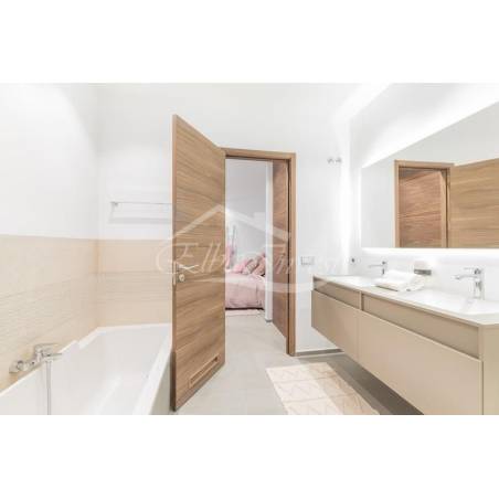 Sprzedaż - Nieruchomości - Dom piętrowy - El Palm Mar 1