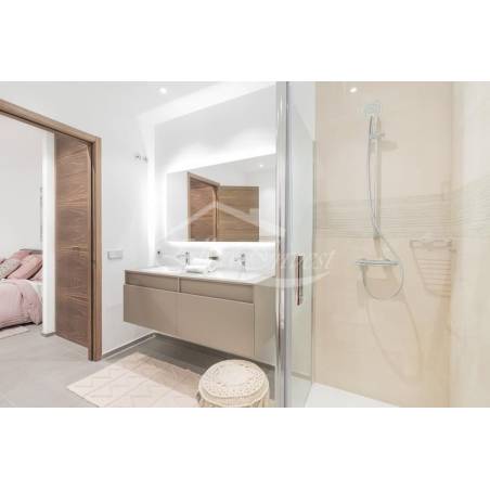 Sprzedaż - Nieruchomości - Dom piętrowy - El Palm Mar 1