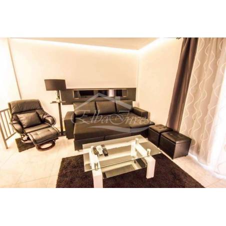 Sprzedaż - Nieruchomości - Dom piętrowy - Golf del Sur 1