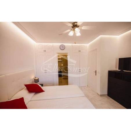 Sprzedaż - Nieruchomości - Dom piętrowy - Golf del Sur 1