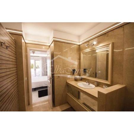 Sprzedaż - Nieruchomości - Dom piętrowy - Golf del Sur 1