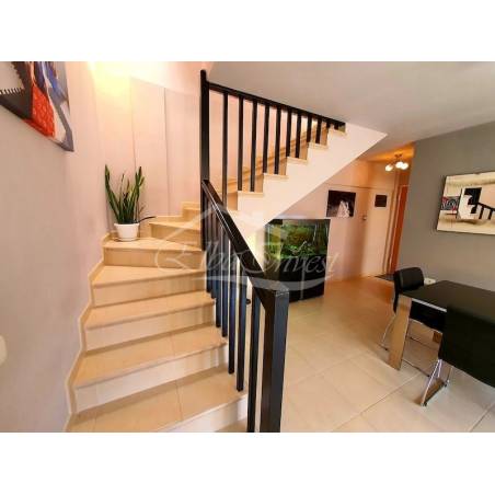 Sprzedaż - Nieruchomości - Dom piętrowy - Parque La Reina 1