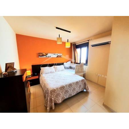 Sprzedaż - Nieruchomości - Dom piętrowy - Parque La Reina 1