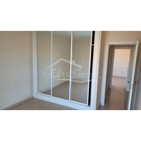 Sprzedaż - Nieruchomości - Dom piętrowy - Golf del Sur 2