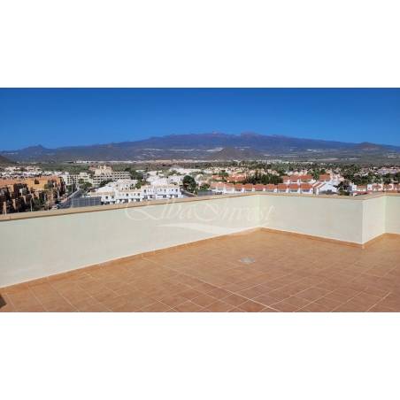 Sprzedaż - Nieruchomości - Dom piętrowy - Golf del Sur 2