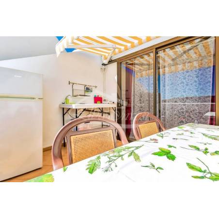 Sprzedaż - Nieruchomości - Dom piętrowy - Los Cristianos 1