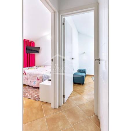 Sprzedaż - Nieruchomości - Dom piętrowy - Los Cristianos 1