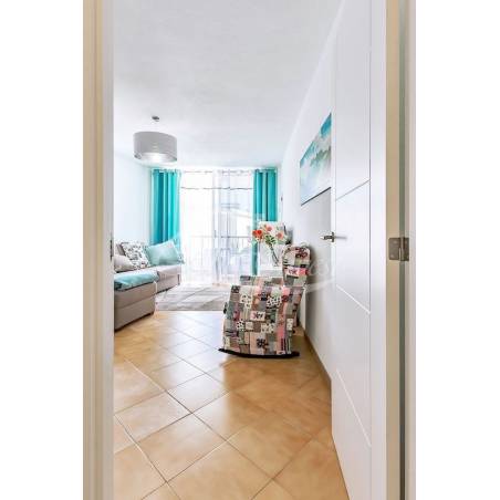 Sprzedaż - Nieruchomości - Dom piętrowy - Los Cristianos 1