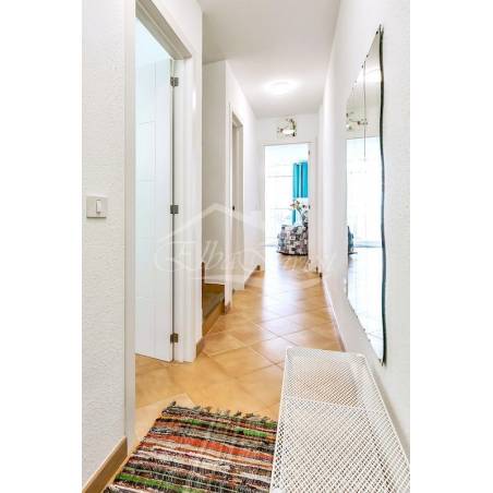 Sprzedaż - Nieruchomości - Dom piętrowy - Los Cristianos 1