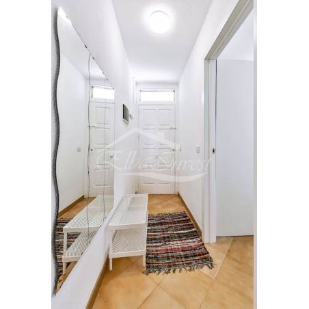 Sprzedaż - Nieruchomości - Dom piętrowy - Los Cristianos 1