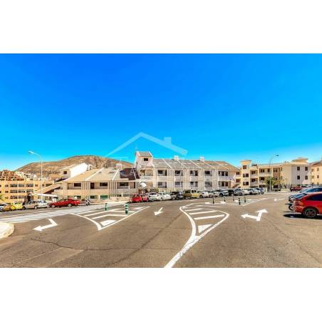 Sprzedaż - Nieruchomości - Dom piętrowy - Los Cristianos 1