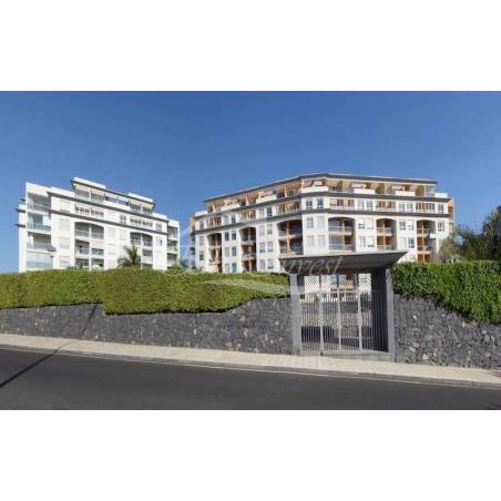 Sprzedaż - Nieruchomości - Dom piętrowy - Golf del Sur 3