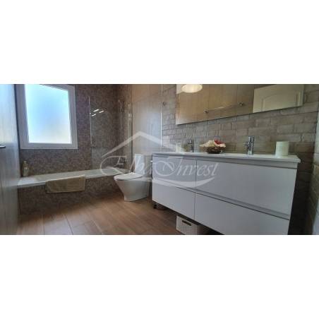 Sprzedaż - Nieruchomości - Dom piętrowy - Torviscas Alto 1